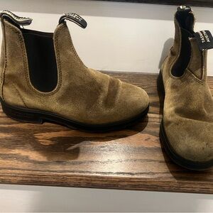 Blundstone women’s Chelsea boots 7